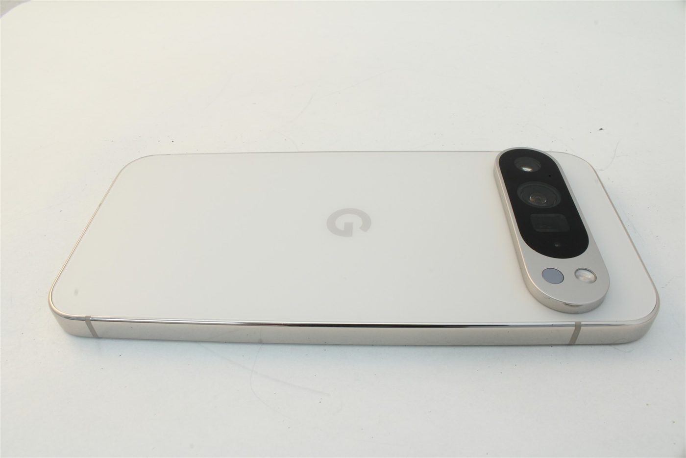 Pixel 9 Pro XL in White
