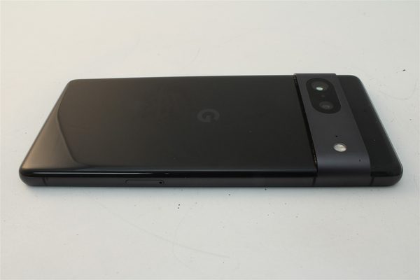 Pixel 7 in Black, cosmetic grade A