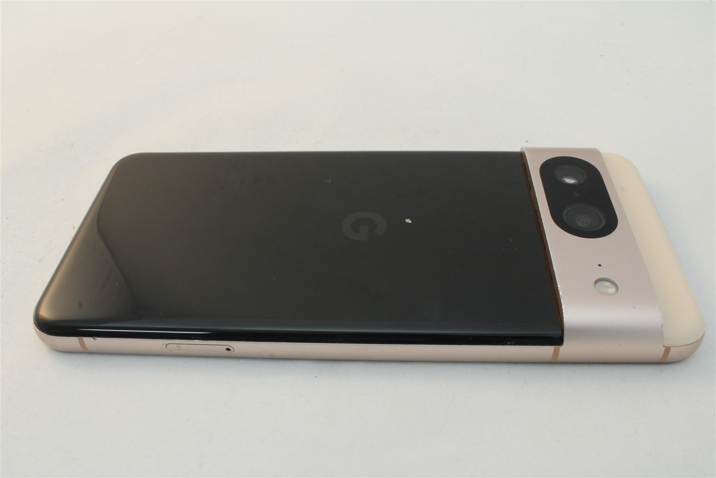 Pixel 8 in Gold