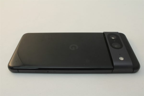 Pixel 8 in Black, cosmetic grade B