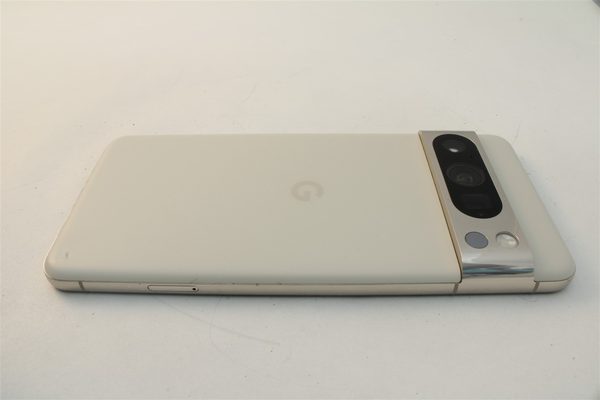 Pixel 8 Pro in White, cosmetic grade B