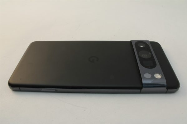 Pixel 8 Pro in Black, cosmetic grade B