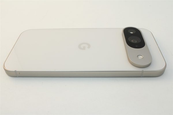 Pixel 9 in White, cosmetic grade C