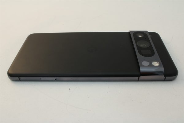 Pixel 8 Pro in Black, cosmetic grade B