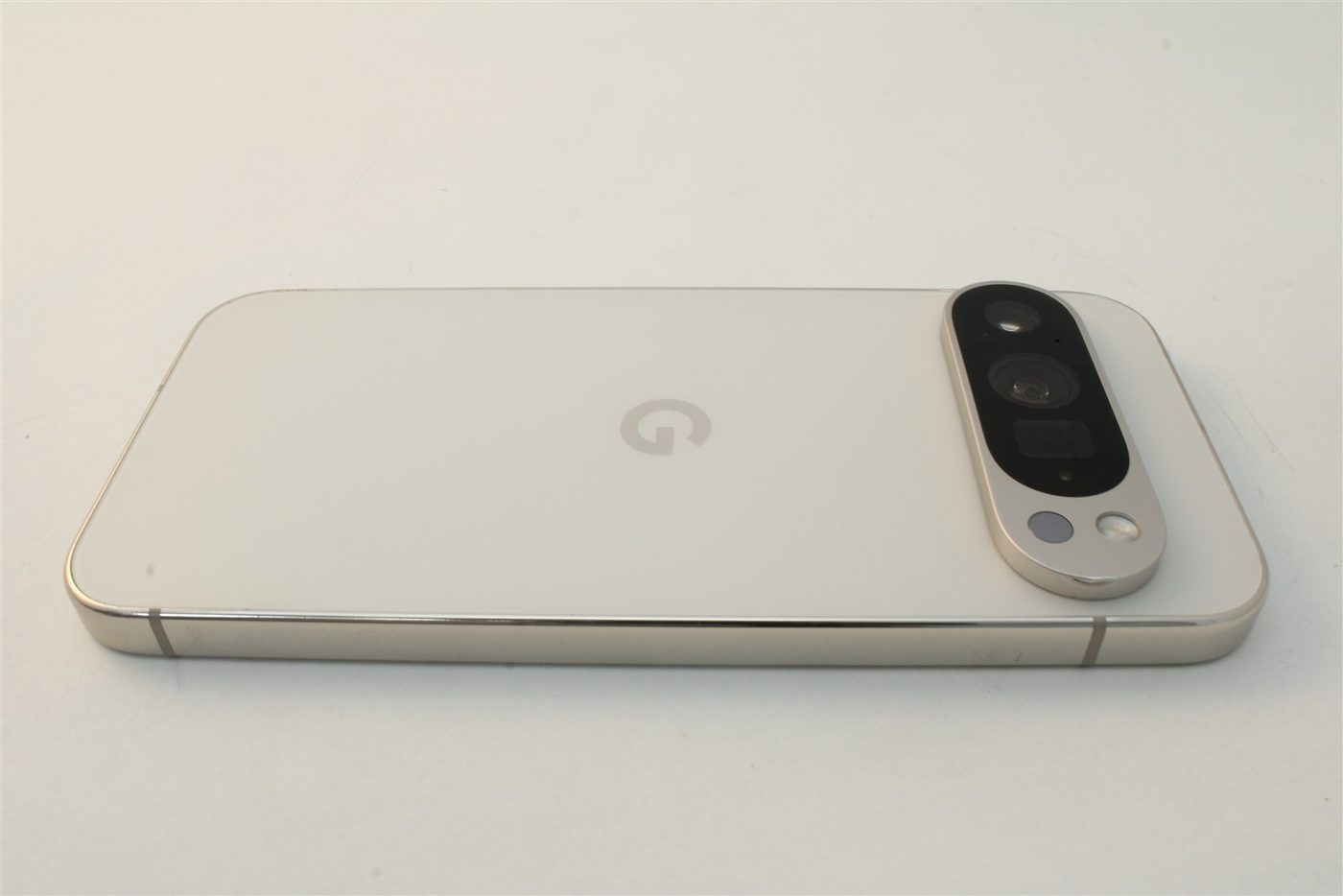 Pixel 9 Pro in White