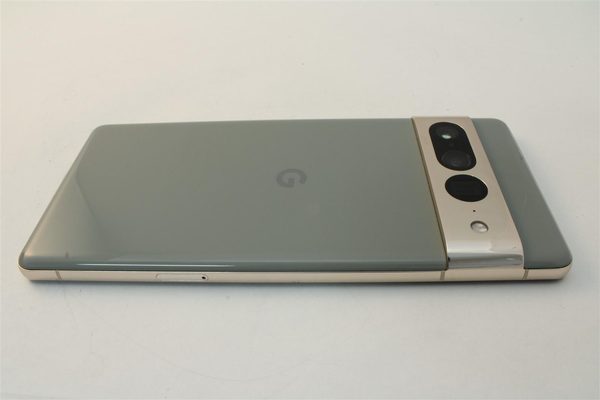 Pixel 7 Pro in Green, cosmetic grade B