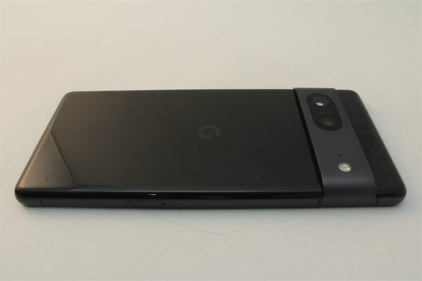 Pixel 7 in Black, cosmetic grade A