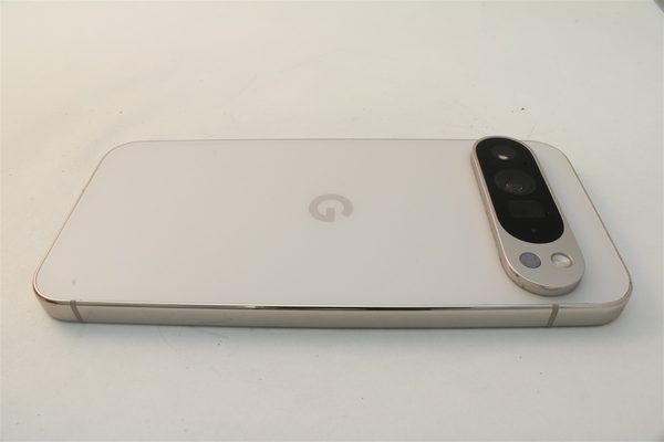 Pixel 9 Pro XL in White, cosmetic grade A