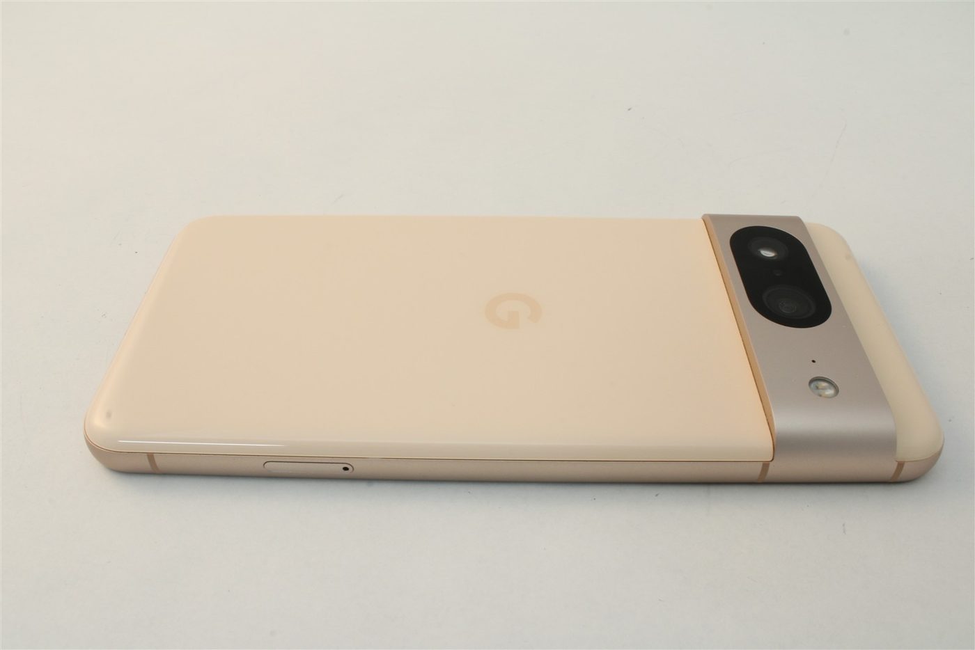 Pixel 8 in Gold