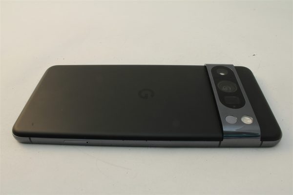 Pixel 8 Pro in Black, cosmetic grade A