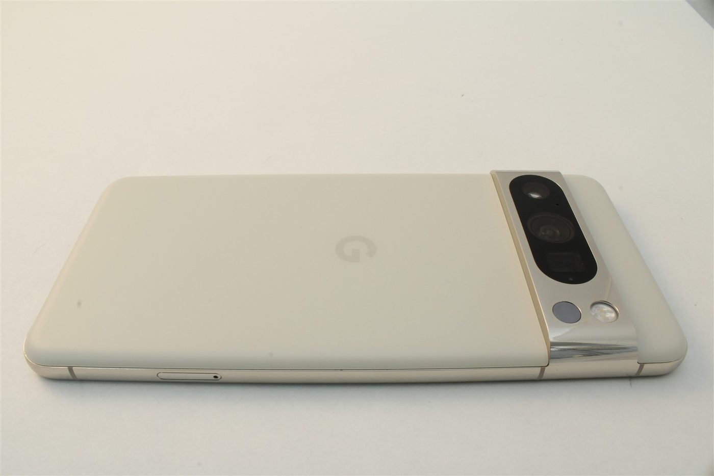 Pixel 8 Pro in White