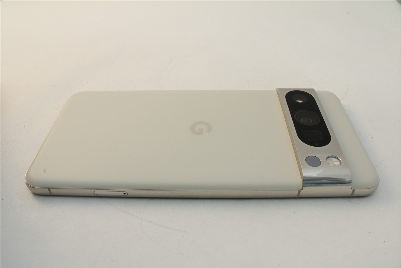 Pixel 8 Pro in White
