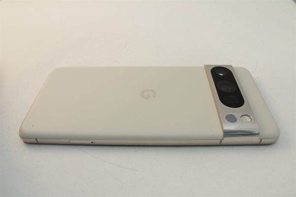 Pixel 8 Pro in White, cosmetic grade B