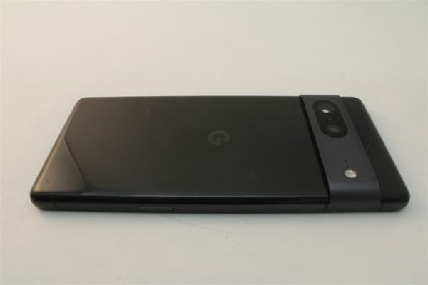 Pixel 7 in Black, cosmetic grade A