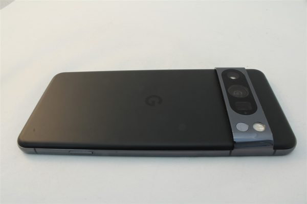 Pixel 8 Pro in Black, cosmetic grade A