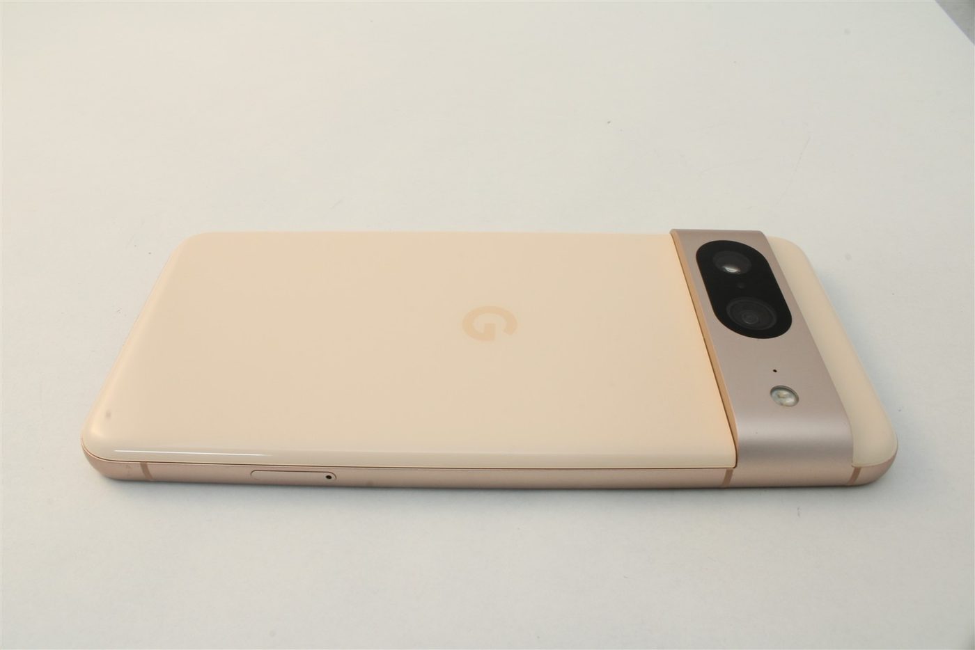 Pixel 8 in Gold