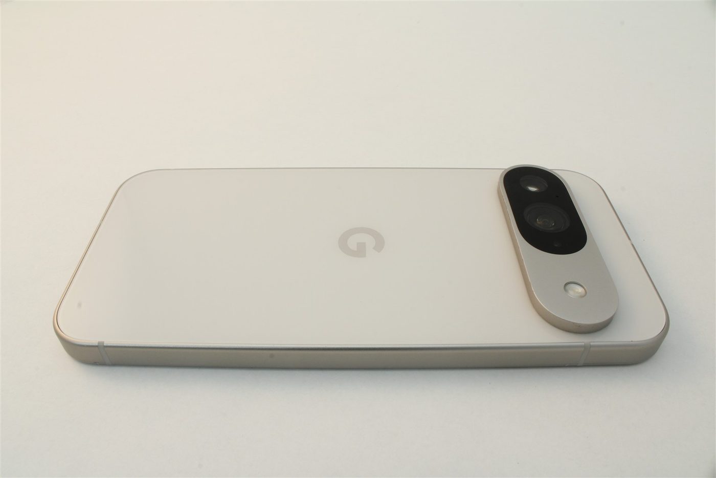 Pixel 9 in White