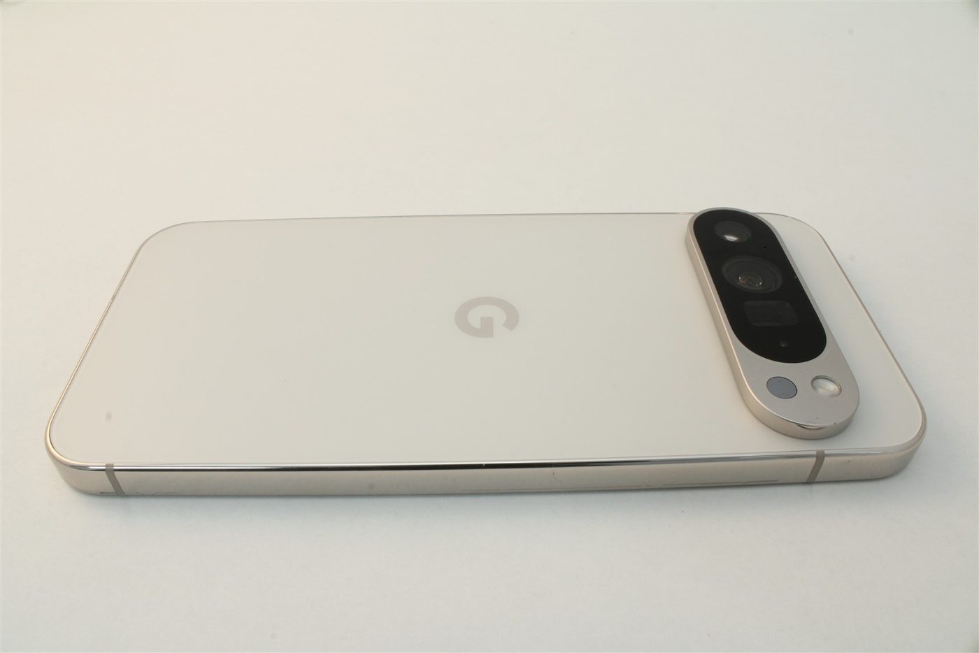 Pixel 9 Pro XL in White
