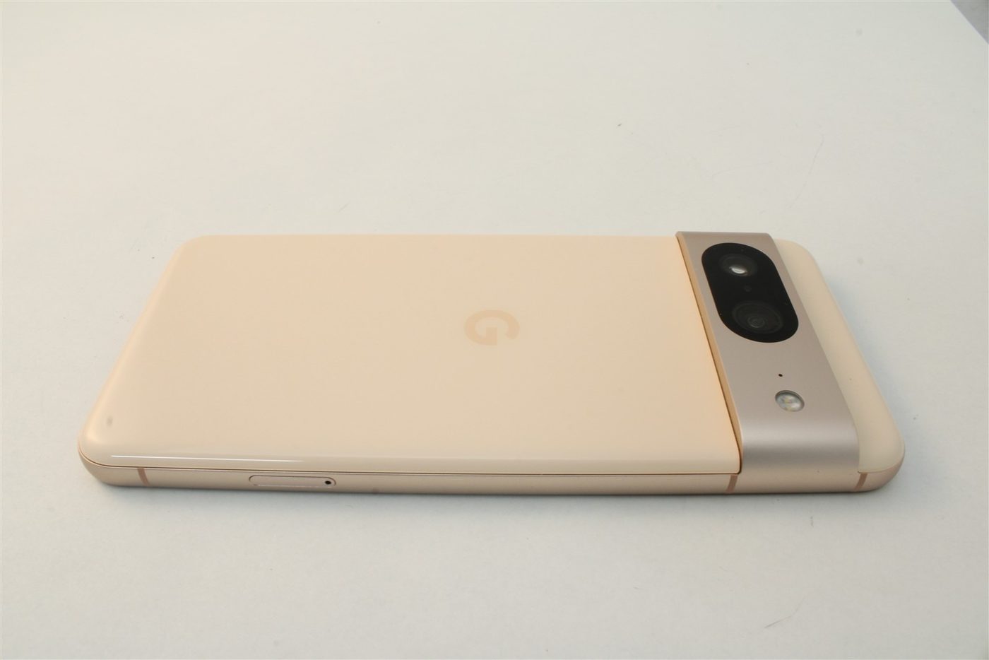 Pixel 8 in Gold