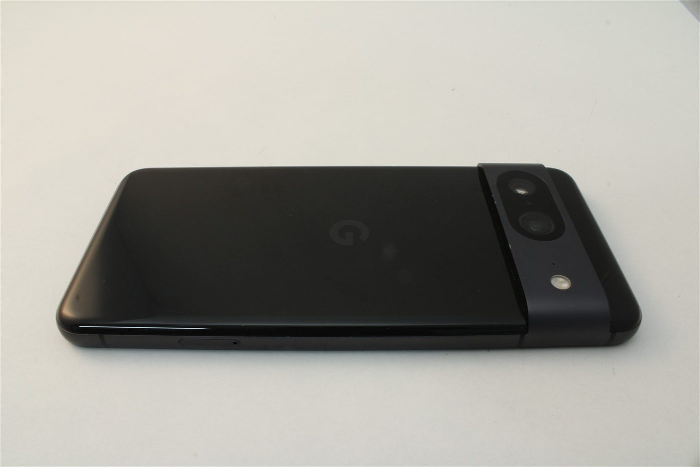 Pixel 8 in Black