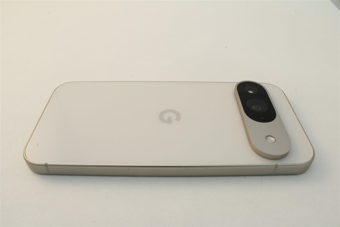 Pixel 9 in White