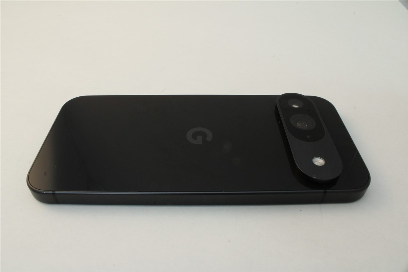 Pixel 9 in Black