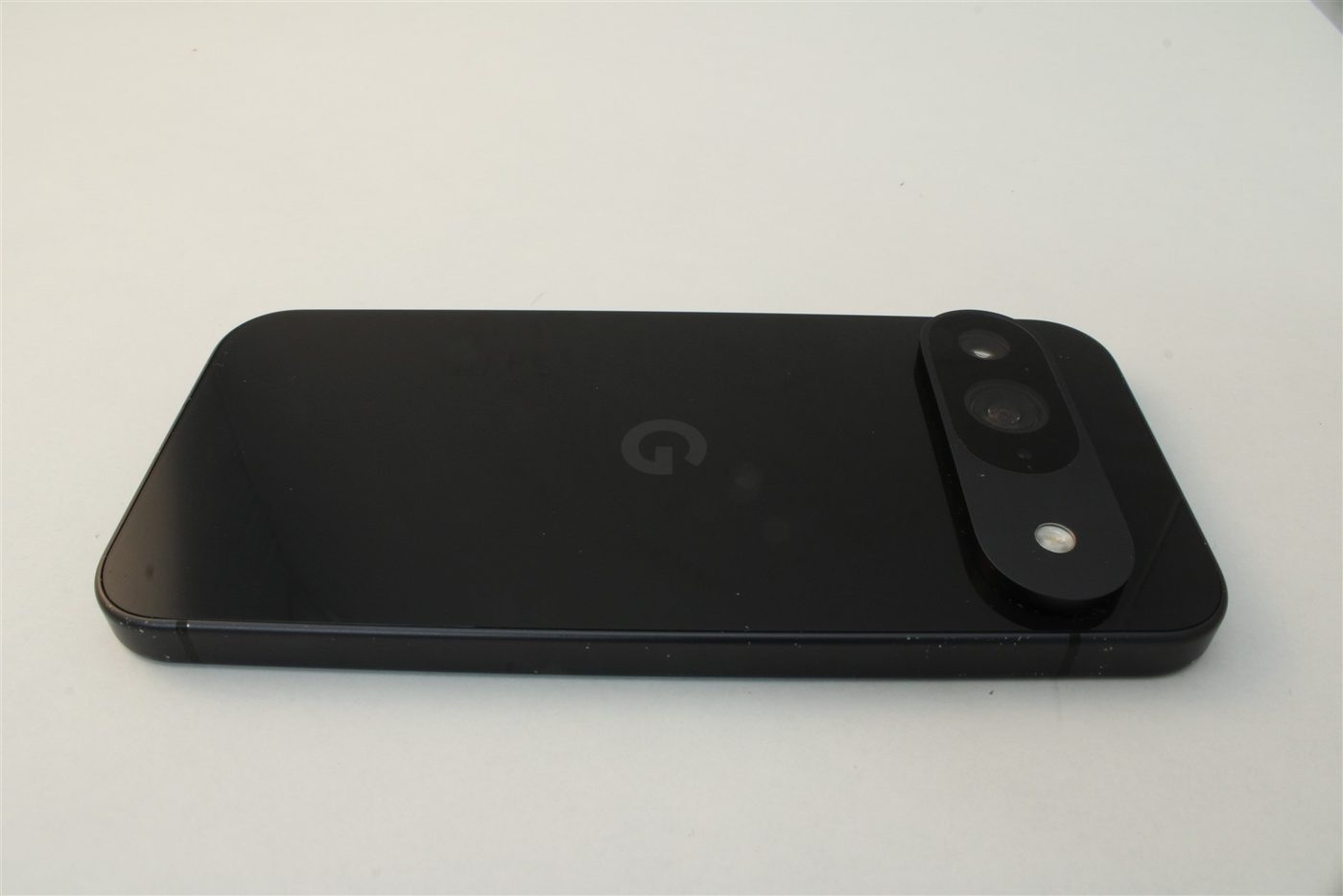 Pixel 9 in Black