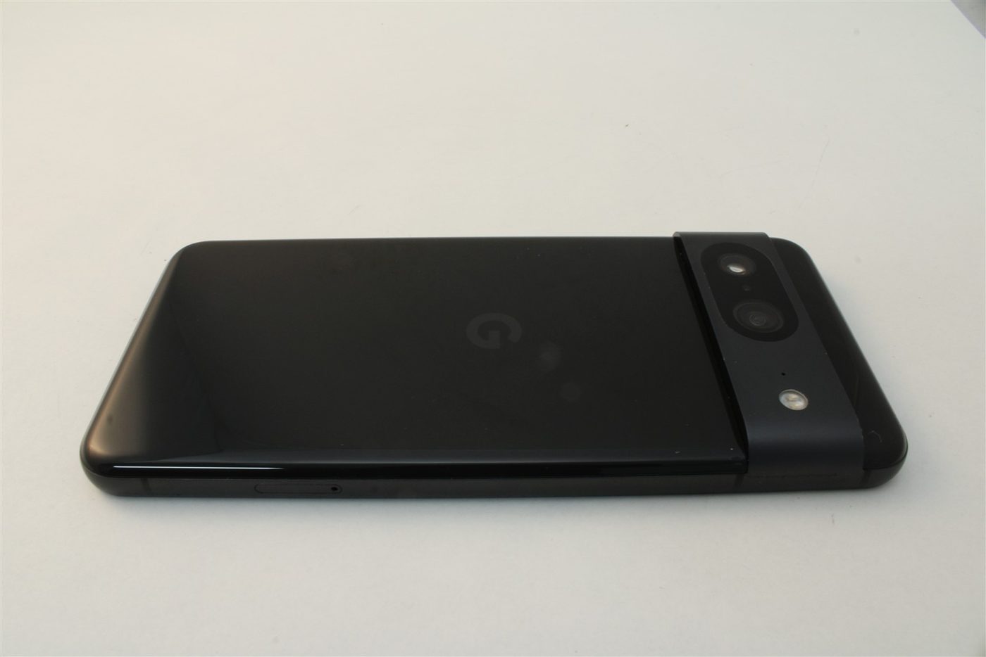 Pixel 8 in Black