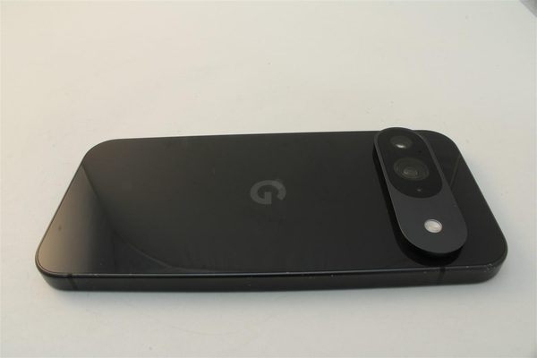 Pixel 9 in Black