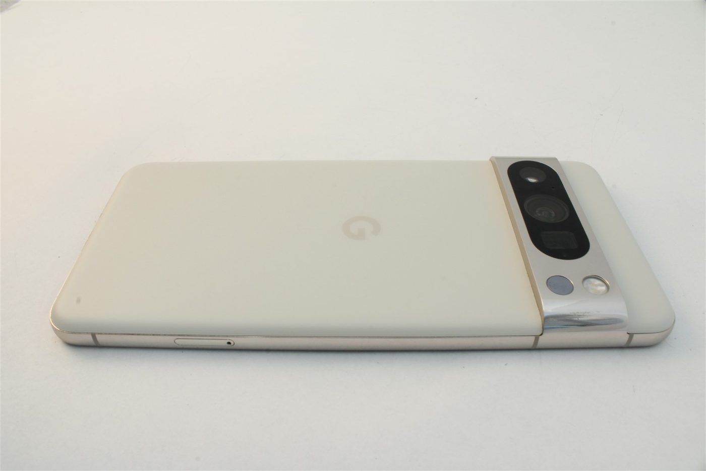 Pixel 8 Pro in White