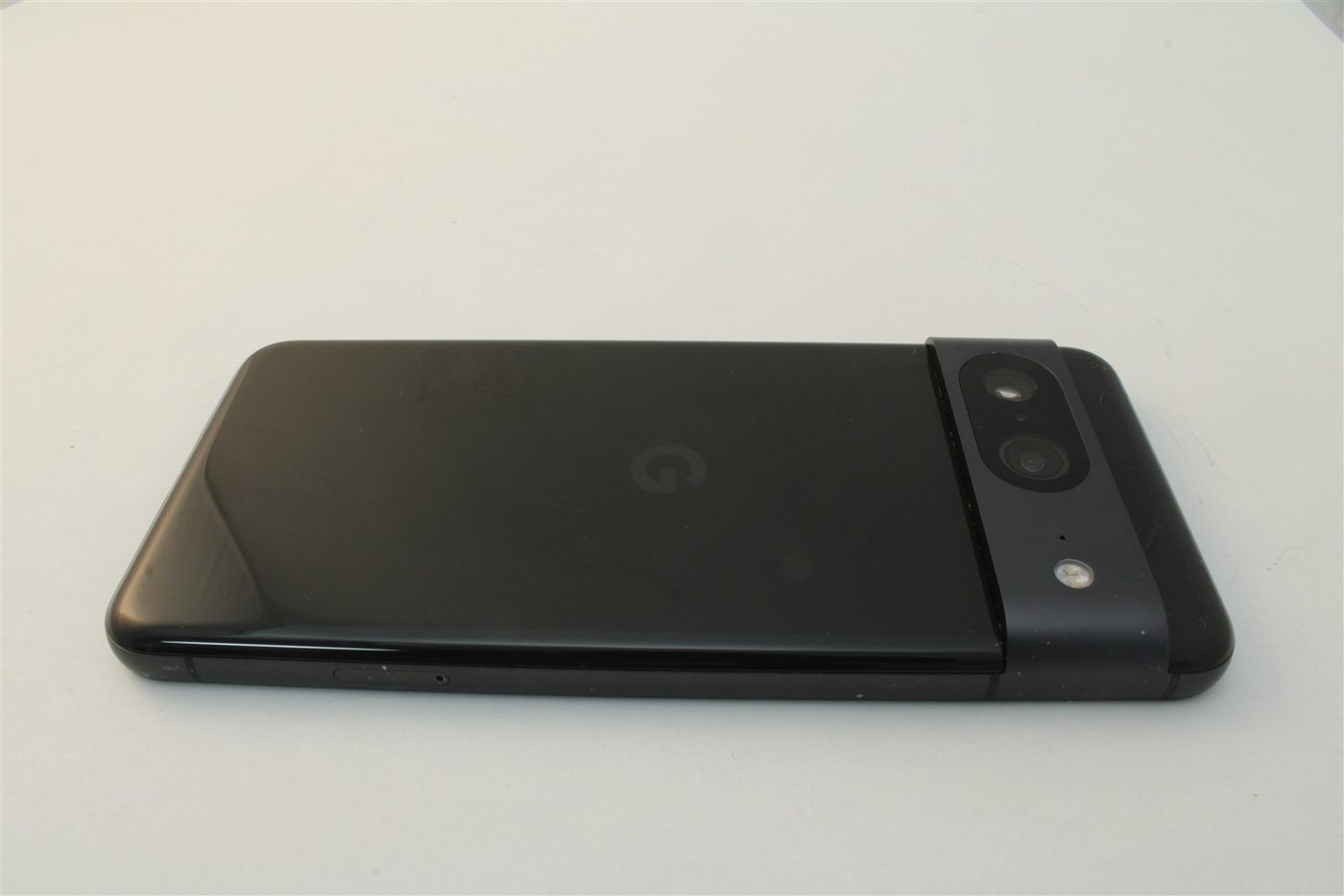 Pixel 8 in Black