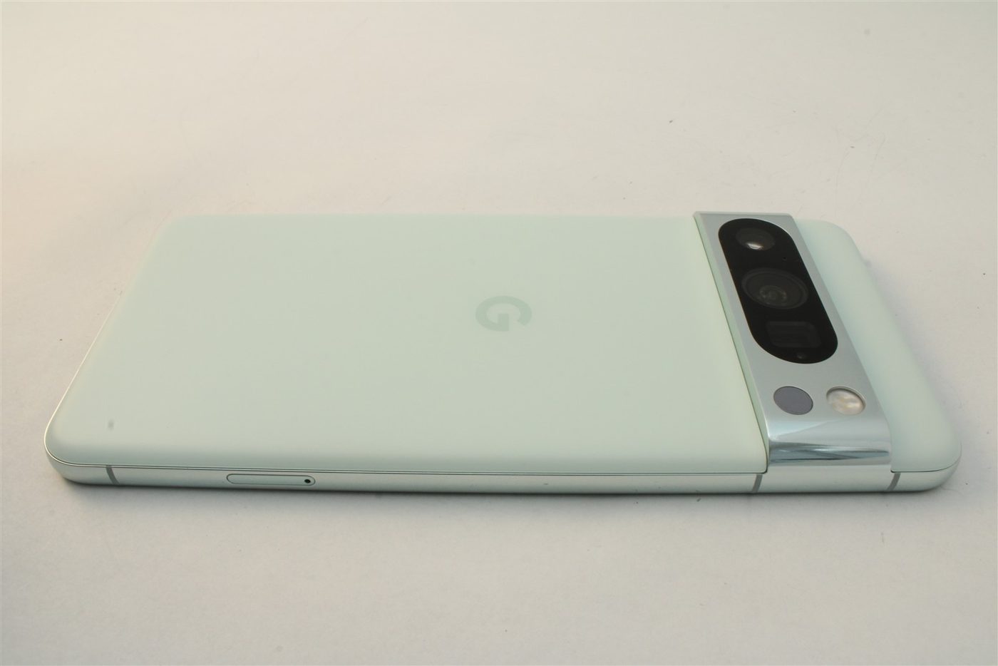 Pixel 8 Pro in Mint