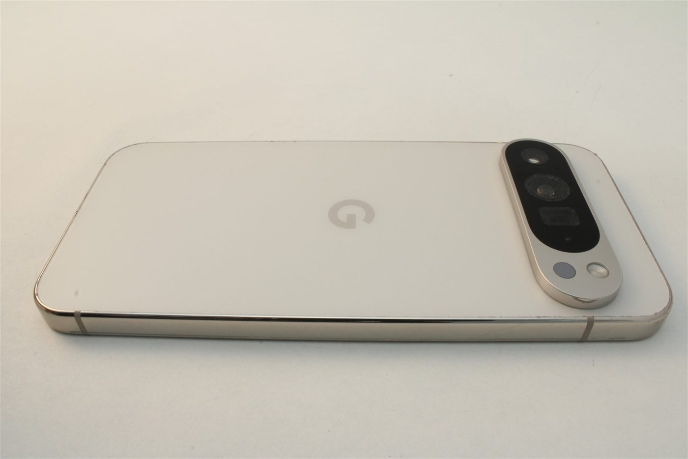 Pixel 9 Pro XL in White