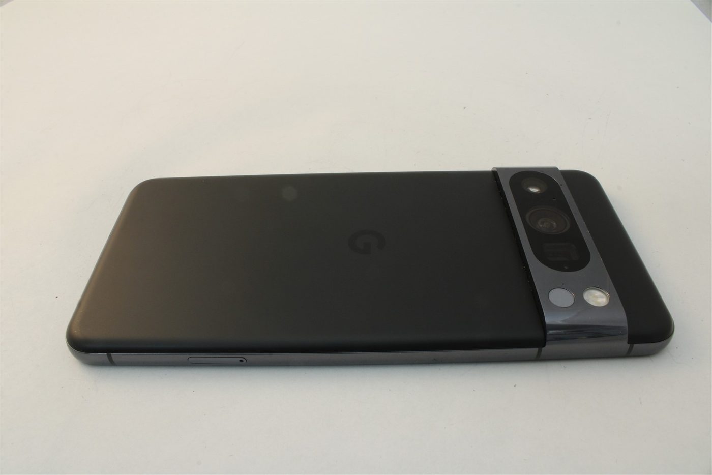 Pixel 8 Pro in Black