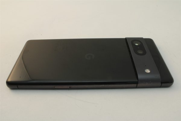 Pixel 7 in Black, cosmetic grade A