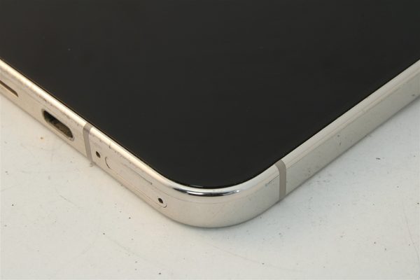 Pixel 9 Pro XL in White, cosmetic grade A