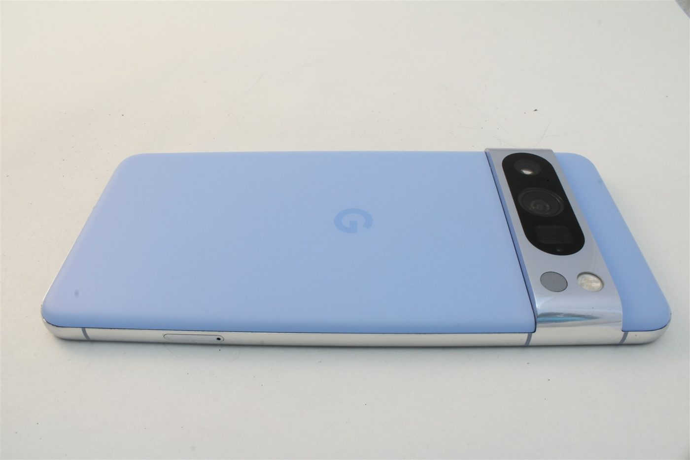 Pixel 8 Pro in Blue