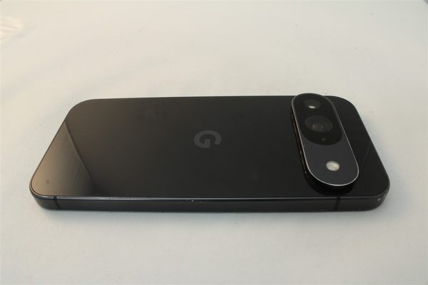 Pixel 9 in Black, cosmetic grade C