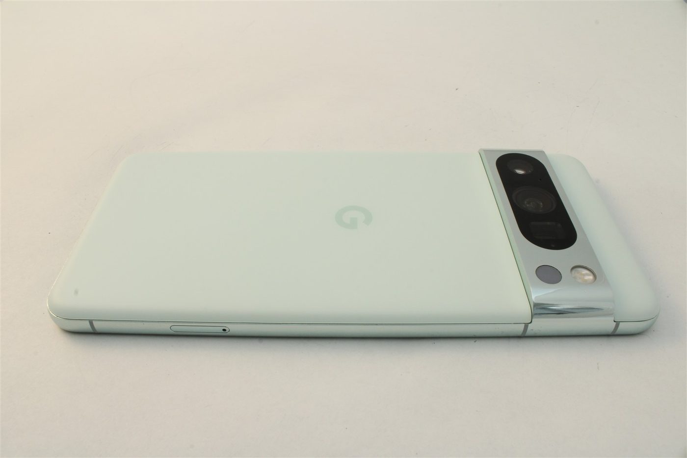Pixel 8 Pro in Mint