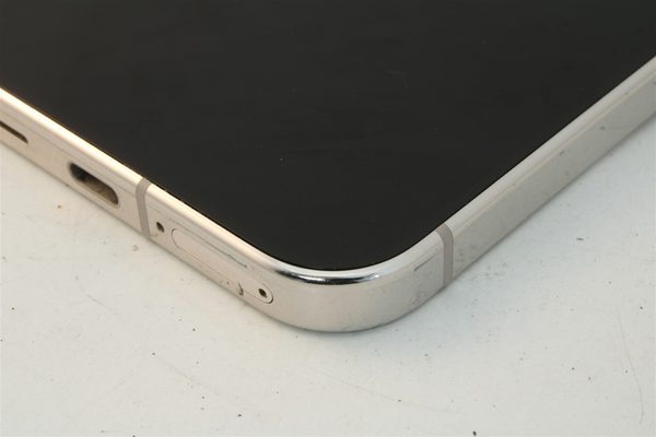 Pixel 9 Pro XL in White, cosmetic grade C