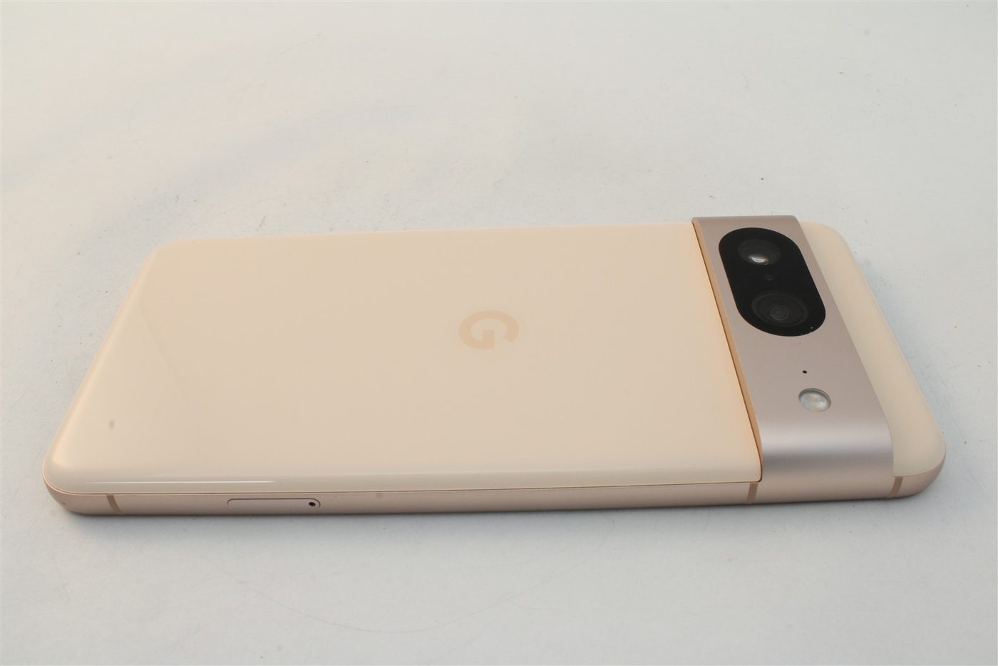 Pixel 8 in Gold
