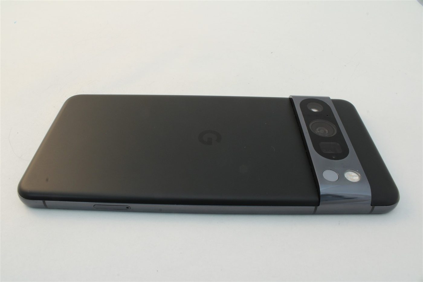 Pixel 8 Pro in Black