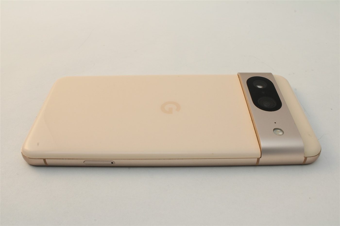 Pixel 8 in Gold