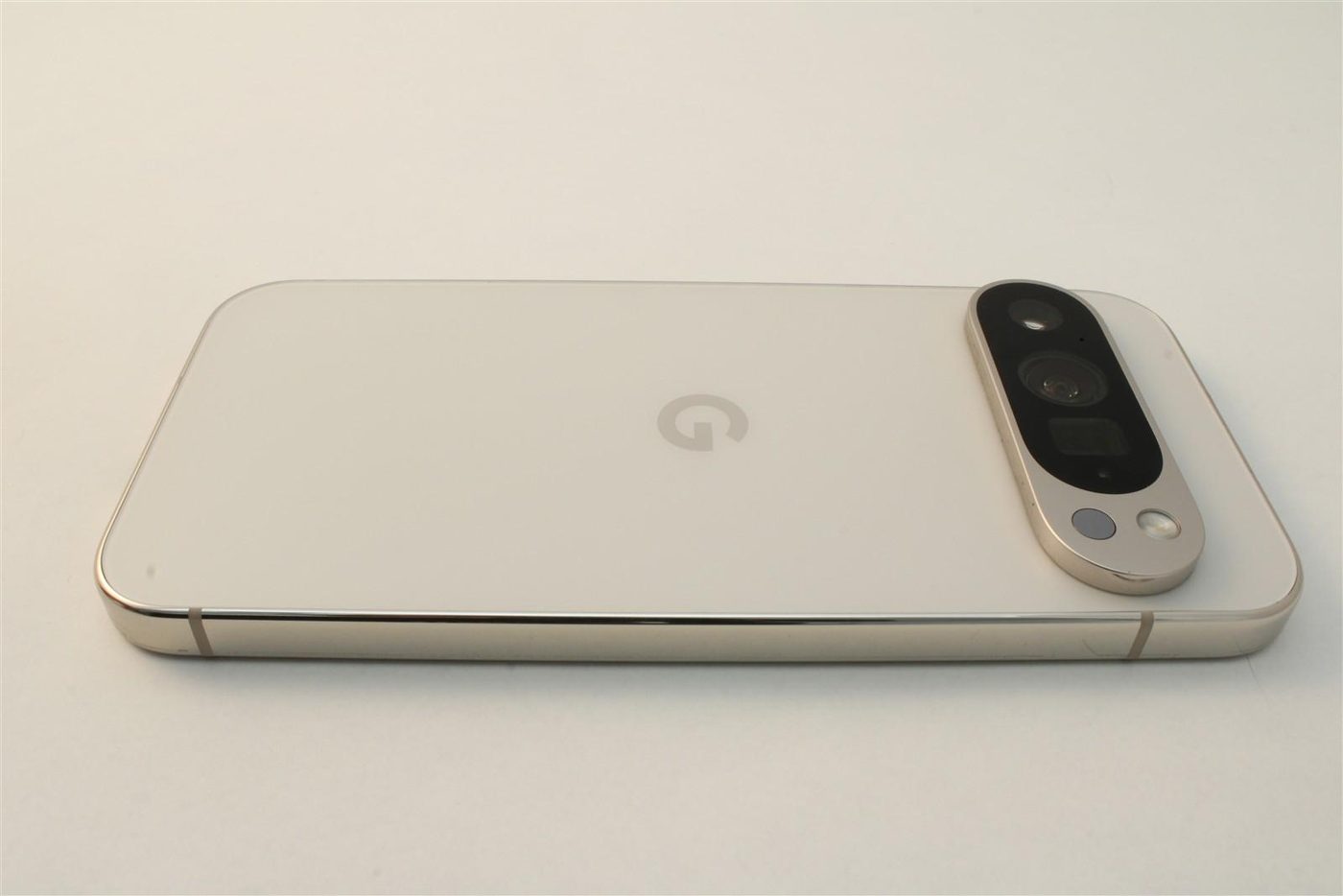 Pixel 9 Pro in White