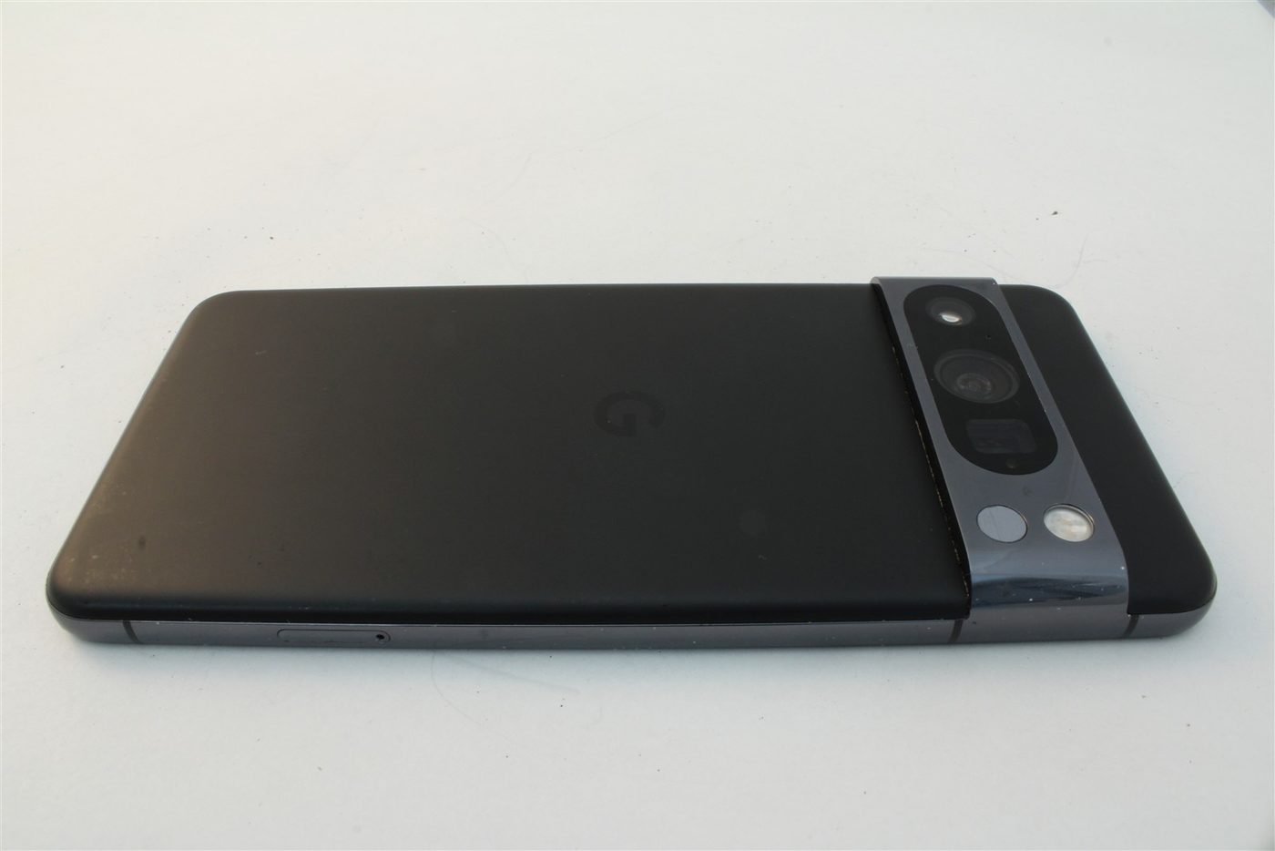 Pixel 8 Pro in Black