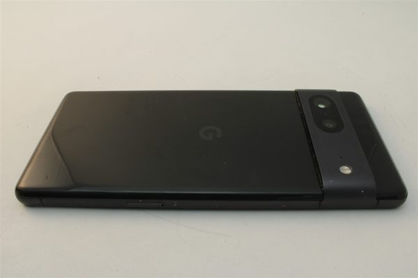 Pixel 7 in Black, cosmetic grade A