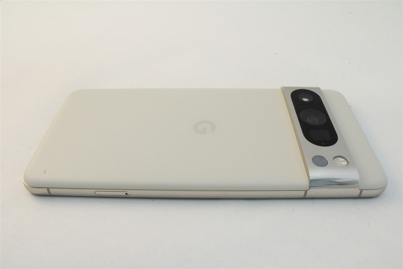 Pixel 8 Pro in White