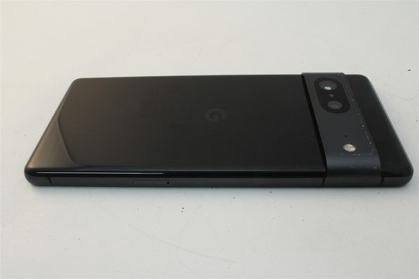 Pixel 7 in Black, cosmetic grade A