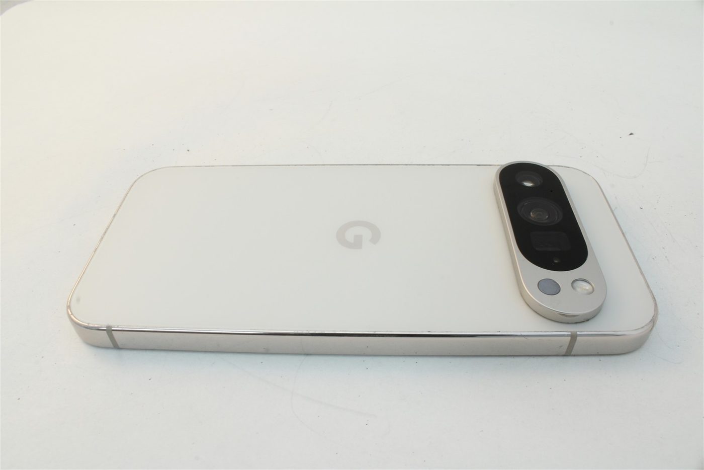 Pixel 9 Pro in White