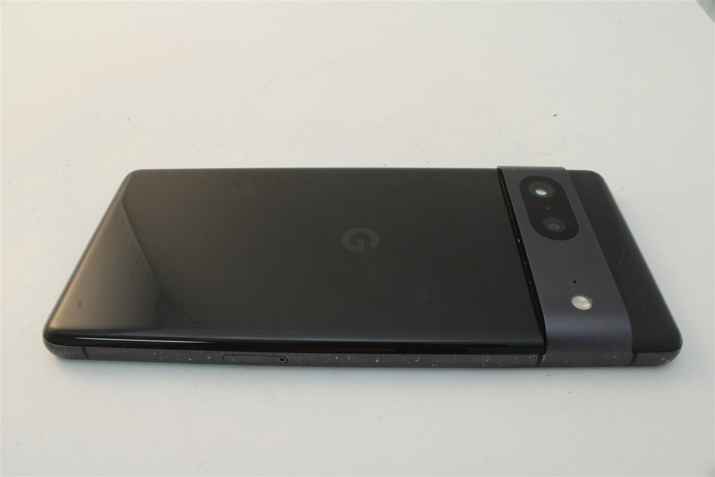 Pixel 7 in Black